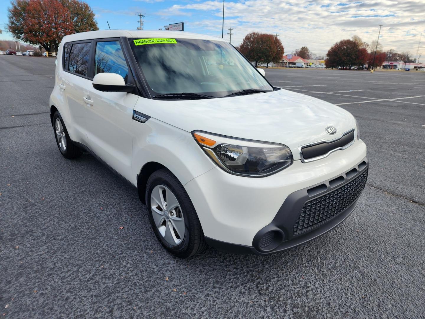 2016 WHITE /Black Kia Soul Base (KNDJN2A2XG7) with an 1.6 4cyl. engine, Automatic transmission, located at 1221 Madison St., Shelbyville, TN, 37160, (931) 680-9439, 0.000000, 0.000000 - Photo#1